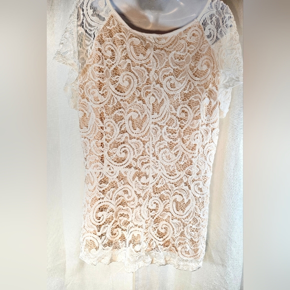 2/$20 Suzanne Betro 1X Lace Lined Top - Picture 6 of 7